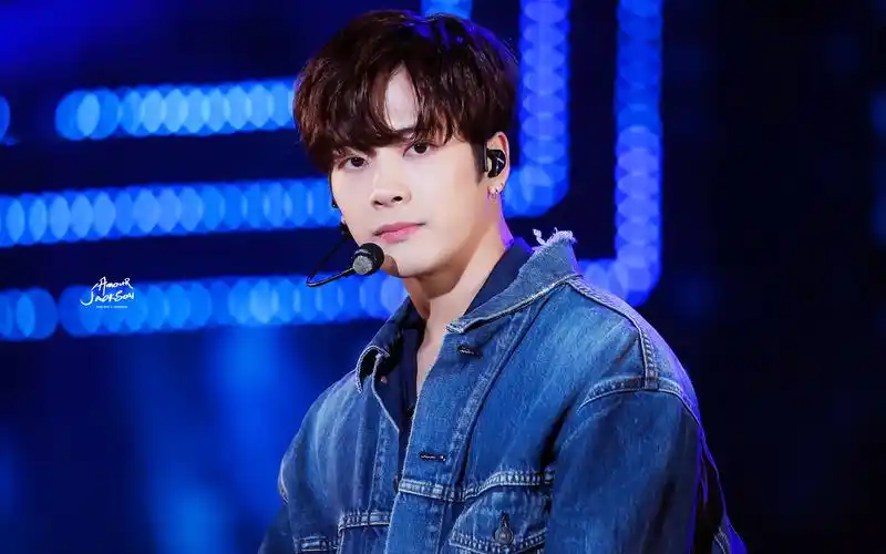 【王嘉尔cut】今天的王可爱上线了 宝宝好好休息【王嘉尔】一个敬业到