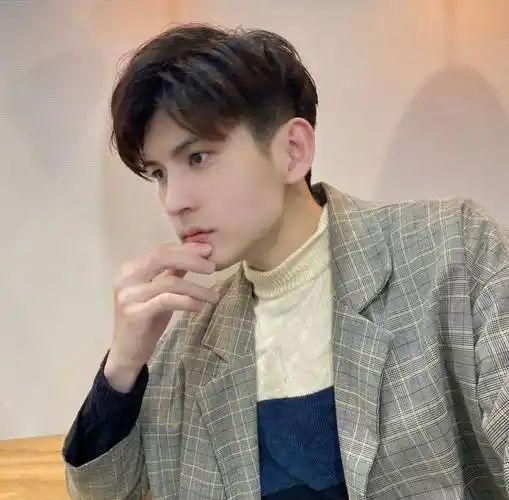 原创今春流行这8款男生发型清新时髦又帅气学生党上班族都合适