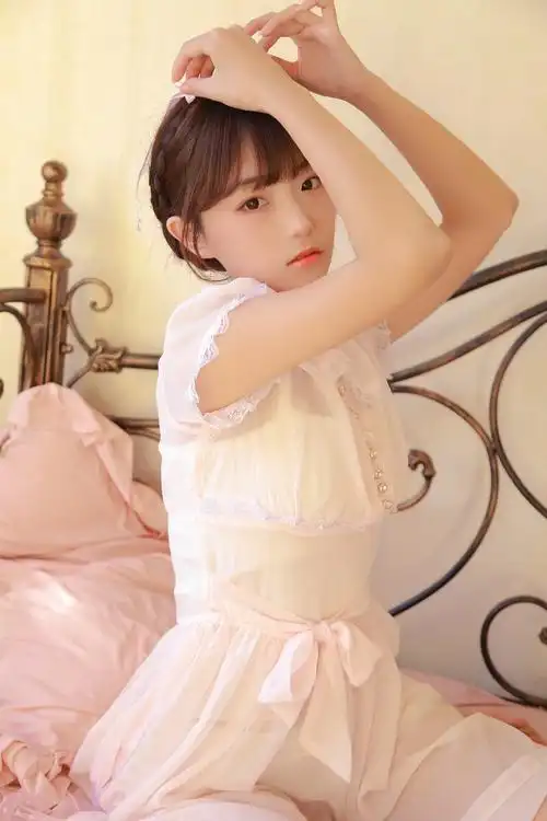 齐刘海美女薄纱裙性感粉嫩诱人写真图片