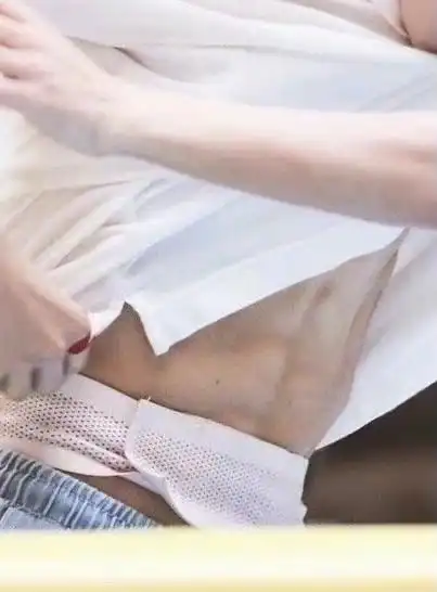 张真源的每颗痣都像一颗种子要我用吻灌溉盛开爱