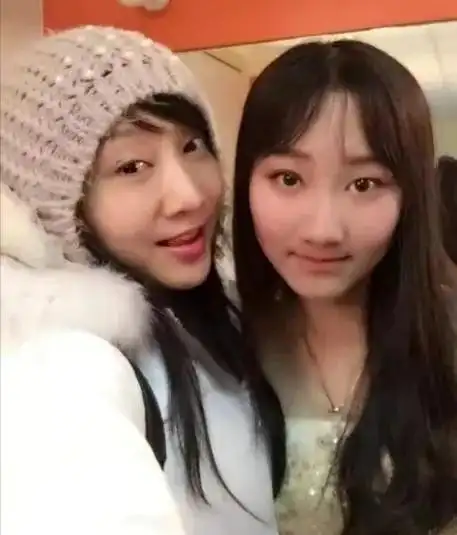 在高月的开导下,钟格格主动联系了云飞.