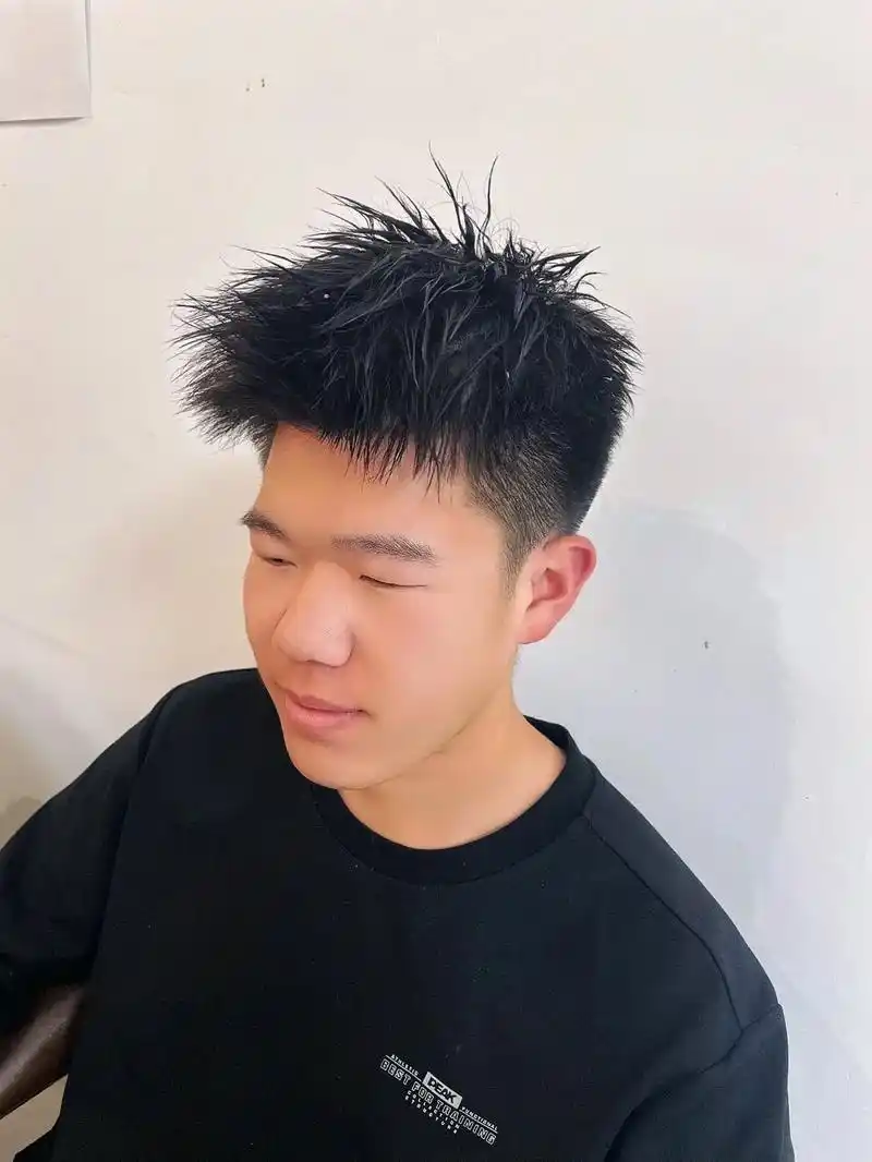 前刺发型.日照男士烫发推荐摩根前刺飞机头必备款摩根立体前刺 - 抖音