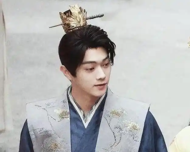 曾是模特全国冠军后遇贵人于正许凯证明了越努力越幸运