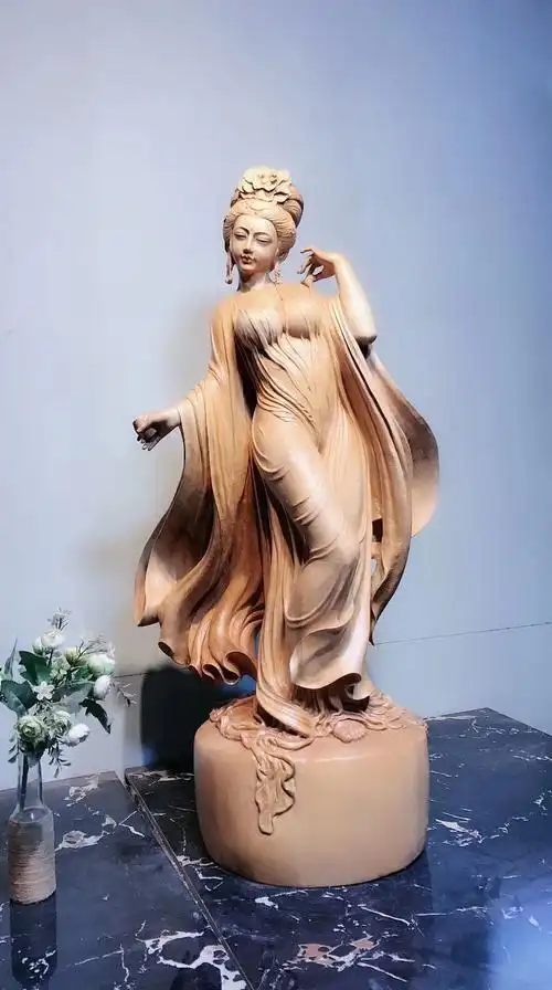 小伙雕刻美女贵妃成品出来也太惊艳了