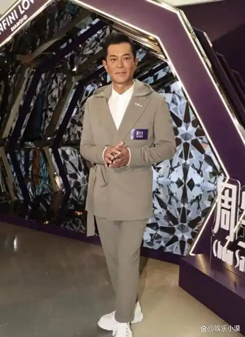 "tvb前花旦现身活动!与好友古天乐同框,身材清瘦惊艳众人!