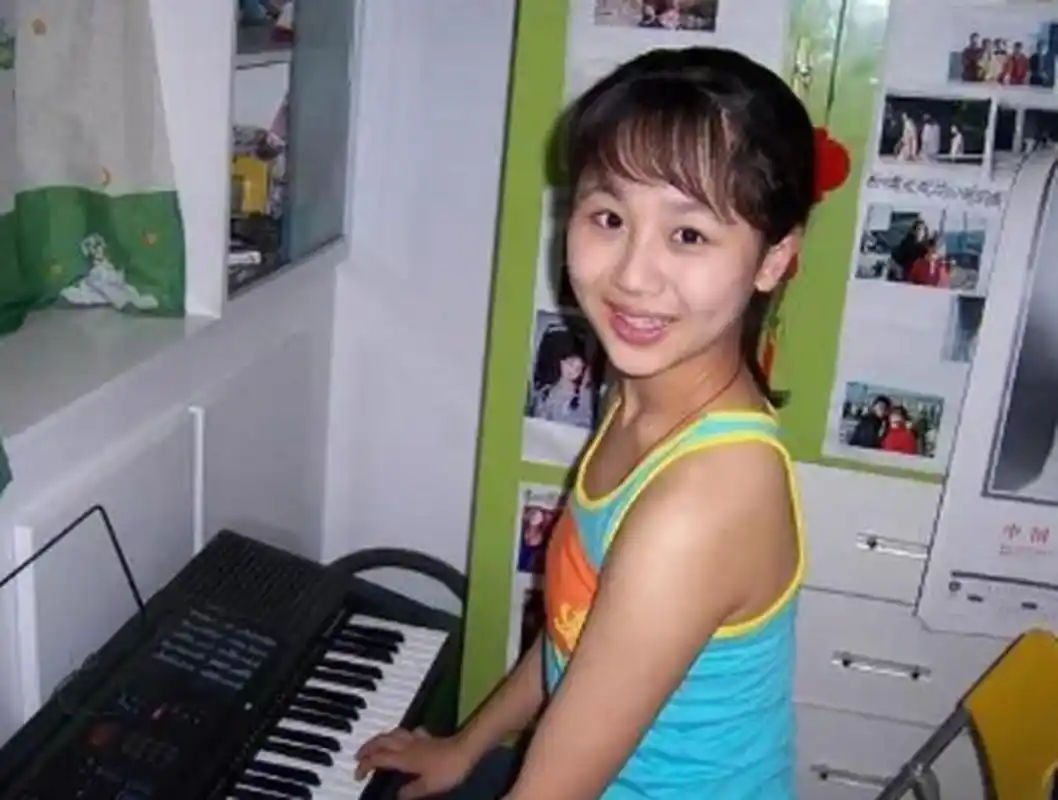 杨紫小时候和长大后,完全没变化呀,为什么总传她整容?