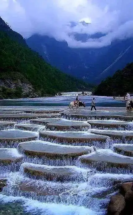 地球上最震撼的几个自然奇观,大自然的鬼斧神工,国内景区上榜!