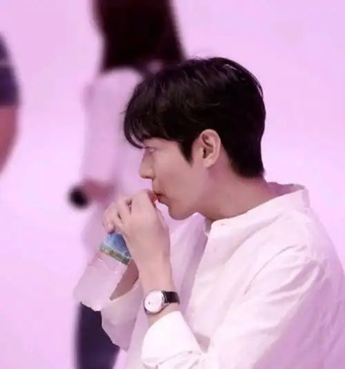 李敏镐为世宗学堂拍宣传片的花絮曝光,男神帅到让人尖叫!