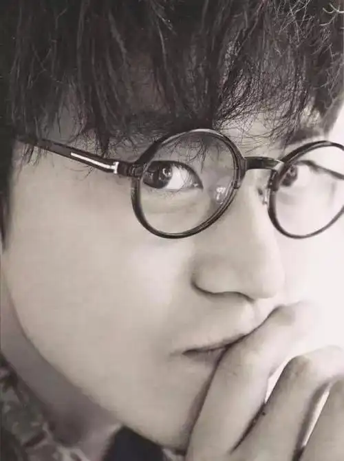 小栗旬自曝曾每天崩溃大哭,生活中超黏朋友,揭秘你不知道的栗子.