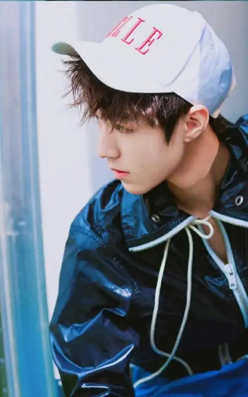 小鲜肉王俊凯清新帅气写真