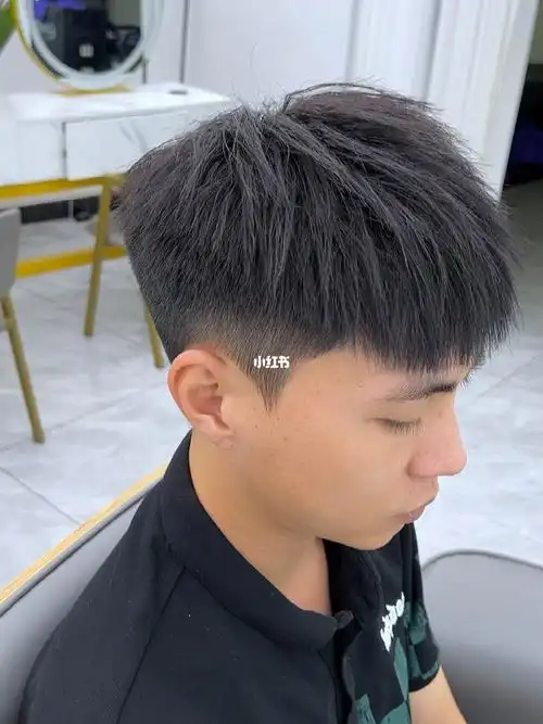 笔记灵感  #灵感笔记  #中山男士发型设计  #锡纸烫  #中山夏天烫发