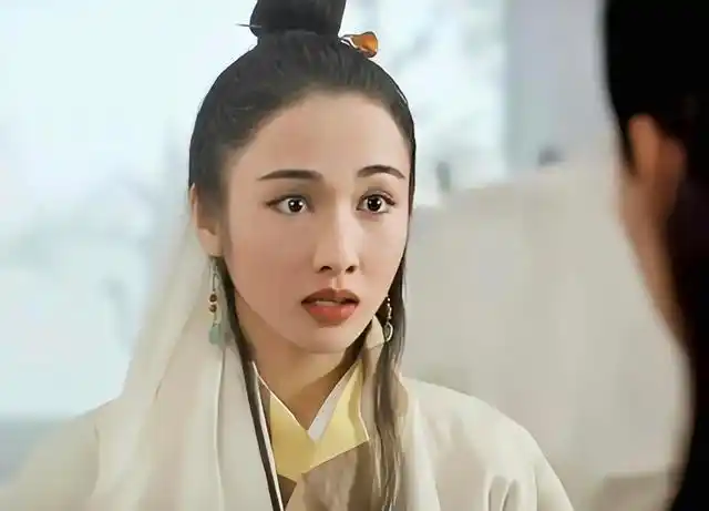 黎姿近日王晶导演新版《倚天屠龙记》上映,而其中周芷若一角的扮演者