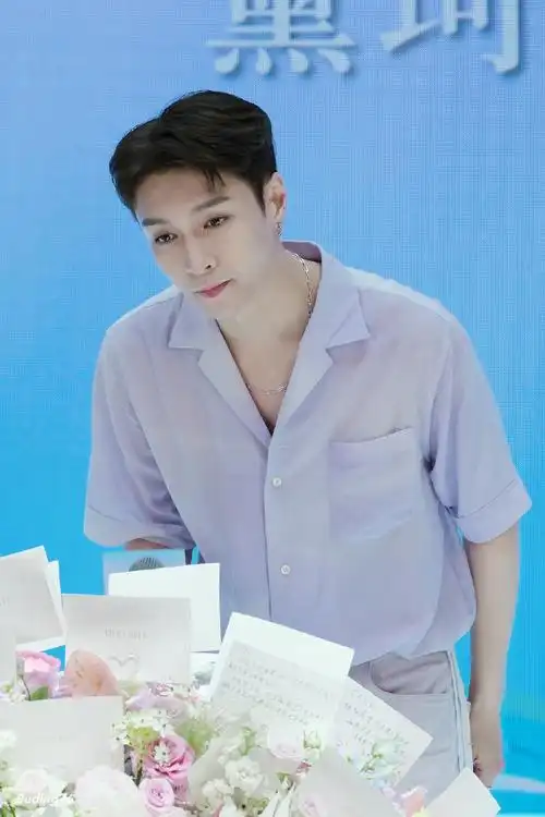 花与信浪漫与爱意95&94&90@张艺兴230728 黛珂品牌活动#张艺兴