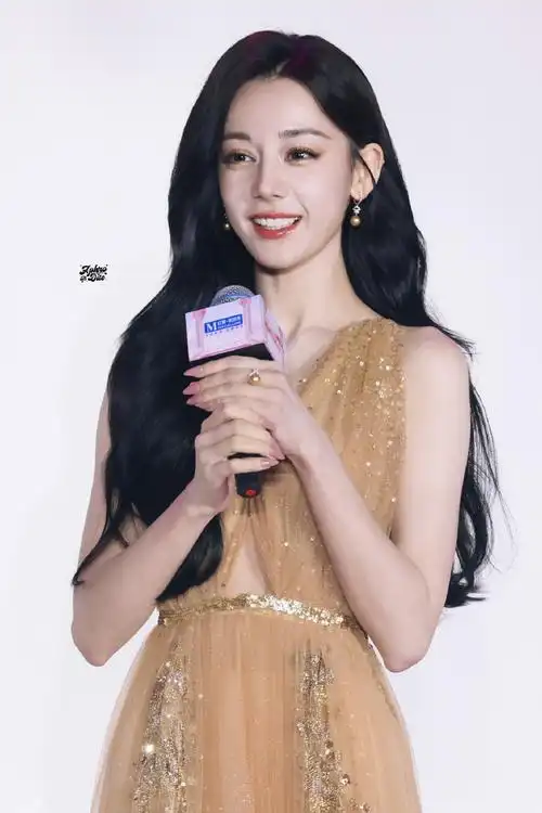 迪丽热巴神图又增加了##迪丽热巴轻纱拖地裙