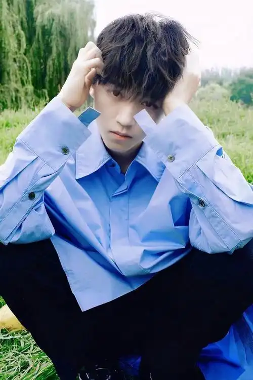 王俊凯,绿草带朝烟,蓝色刚刚好