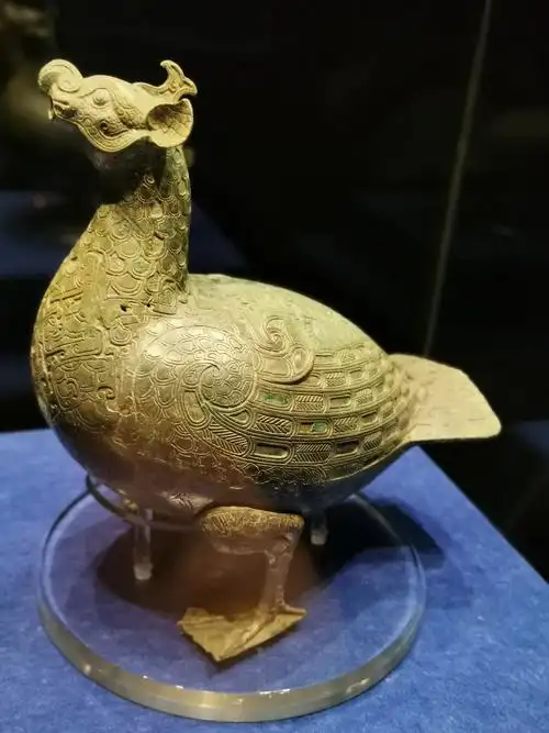 嵌绿松石鸟形尊.涪陵小田溪墓地出土的战国铜器.