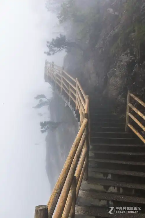 江西宜春明月山青云栈道