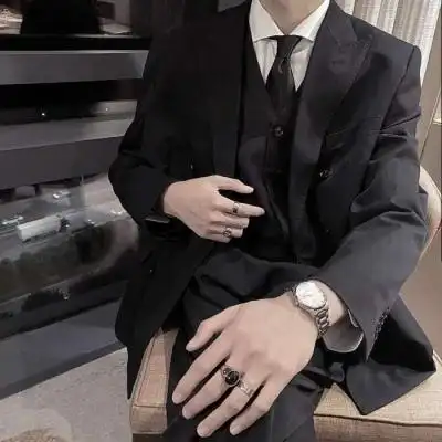 禁欲系高冷西装革履男生头像