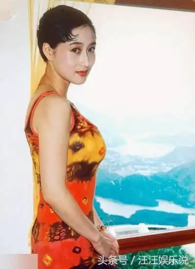 看了利智年轻时候的照片才明白为啥李连杰对她抛妻弃女