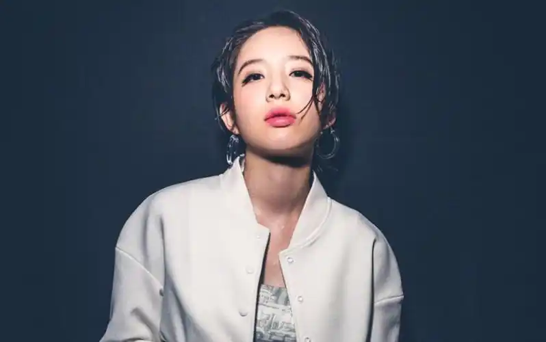 【李斯丹妮 艾菲】蓋世英雄《我好想你》【附飯拍p2】【丹妮這個妝髪