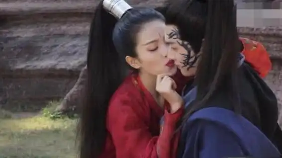 许凯和白鹿是真亲吻许凯白鹿吻戏太过猛烈