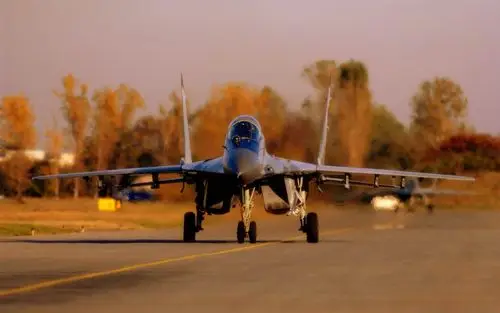 描述: 米格29起飞-军事飞机壁纸 当前壁纸尺寸: 1920 x 1200