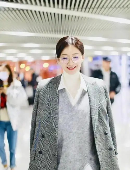 看马思纯怎样用西装搭配打造帅气的中性男友风的