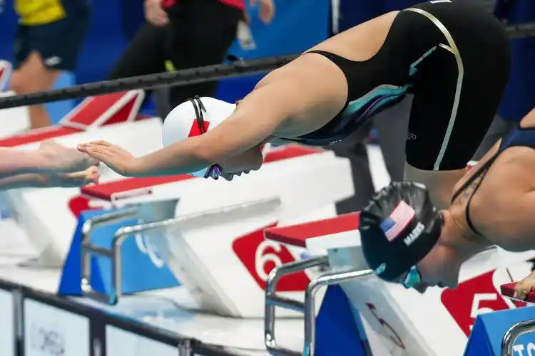 游泳——蒋裕燕夺得女子50米蝶泳s6级冠军