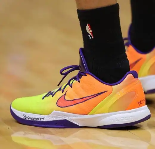代篮球鞋(3月10日nba球鞋上脚,詹姆斯穿使节13,德罗赞布克均上脚科比