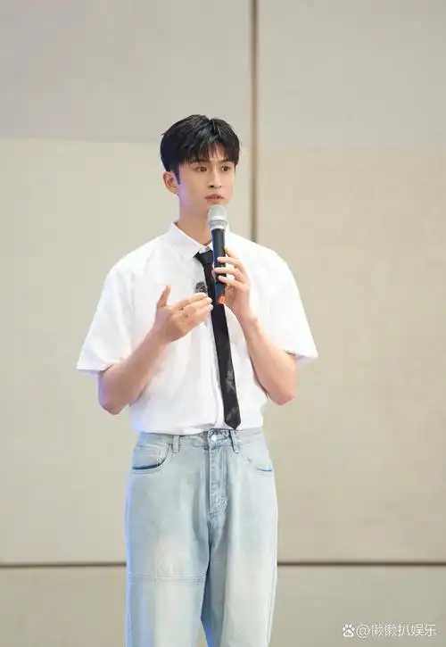 张云龙,古力娜扎 两位确定不是在恋爱嘛 好甜好甜的呢 这是什么男帅女