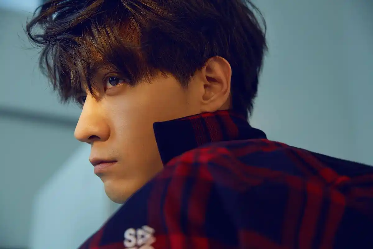 任言恺梦幻迷离写真曝光冷峻优雅中住着江湖侠客