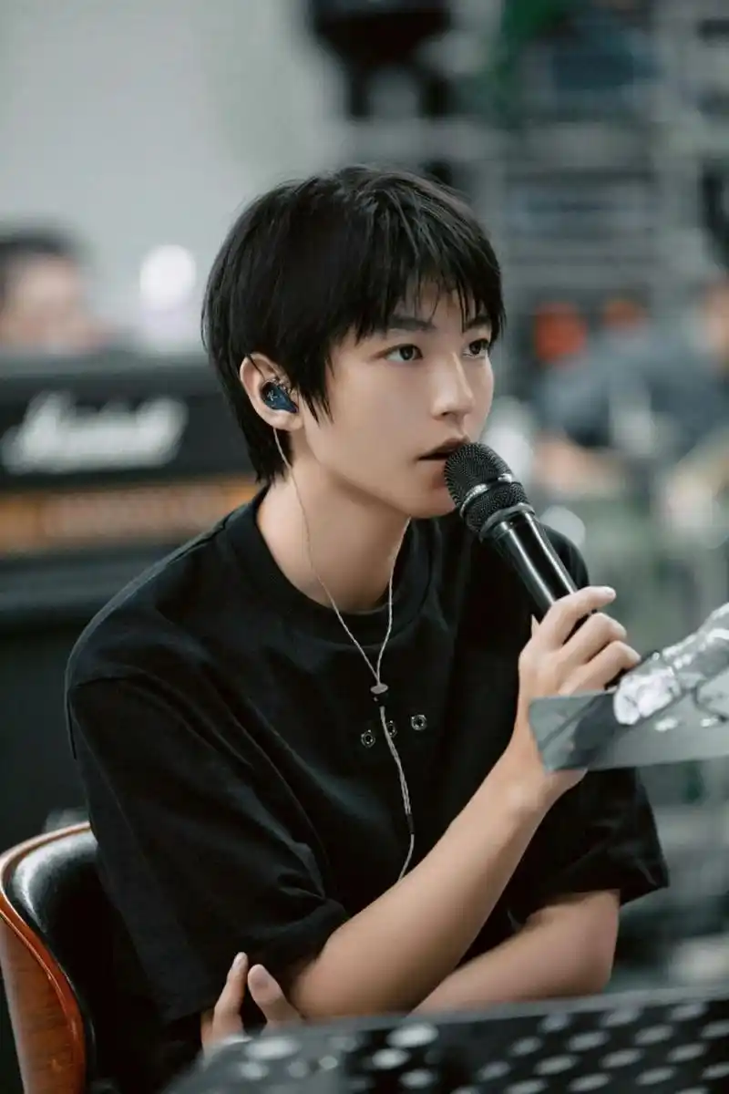 王俊凯的近期5套穿搭合集来啦!