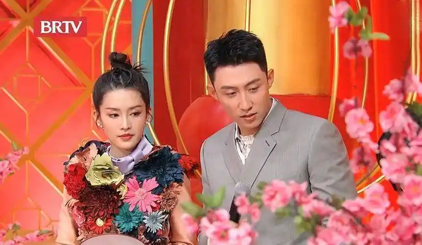 所以无论是迪丽热巴还是黄景瑜,多关注下他们的作品就行了,尤