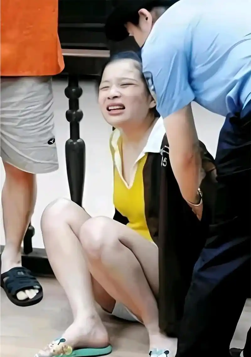 2006年,海南海口的一位女毒贩,听到自己被判处死刑的消息后,她的情绪