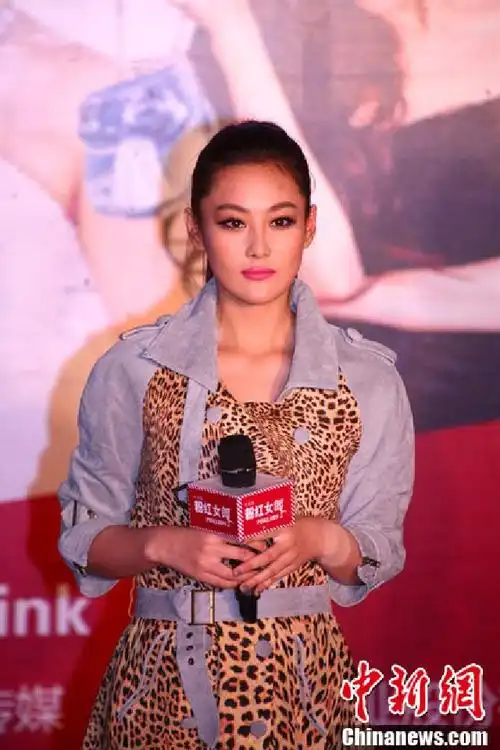 张馨予豹纹装成都宣传电影 性感热舞