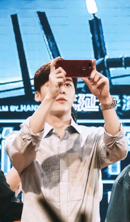 生日快乐98@李易峰    #峰启新一岁,事事常安乐#李易峰超话