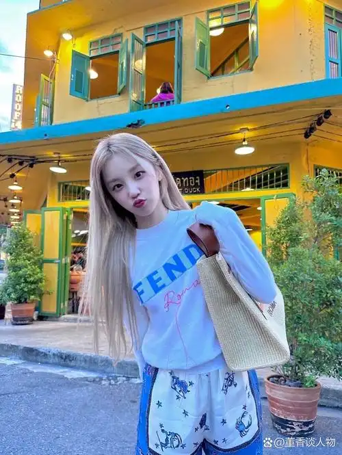 gidle成员介绍-宋雨琦 姓名:宋雨琦 韩文:223785 出生地:中国