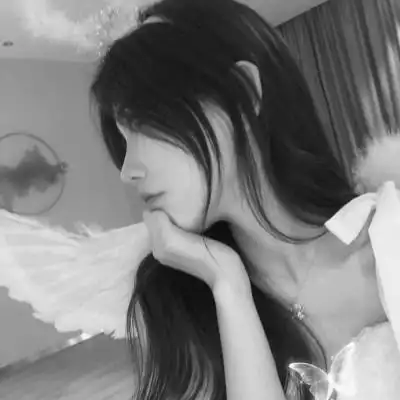 女头ins风真人黑白120张_女生头像_头像屋