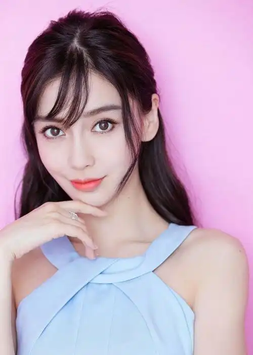 阳光下奔跑的美少女杨颖,剪了刘海的她重回颜值巅峰