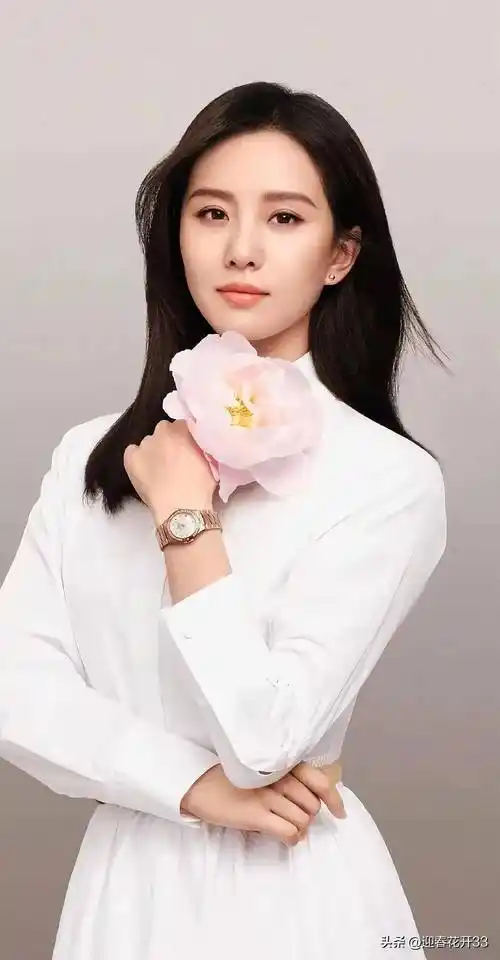 刘诗诗36岁生日美照冷艳高贵,仙气飘飘,穿修身裙秀曼妙身姿_时尚_身材