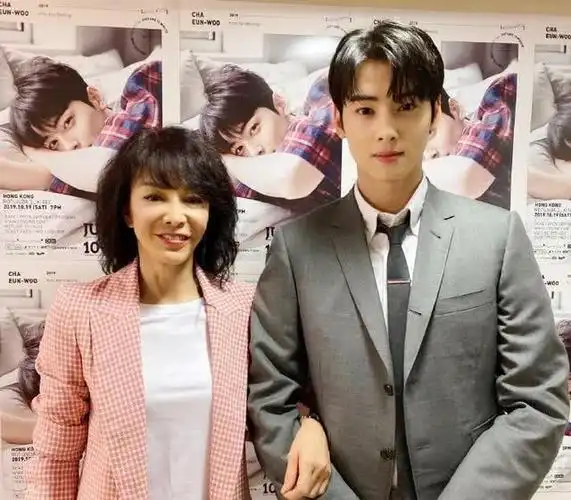 62岁郑裕玲近照曝光身材苗条容颜未改感情受挫至今依然单身