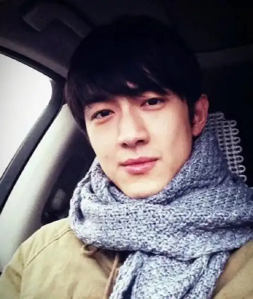 林更新童年泳照##考古林更新发现全是笑料