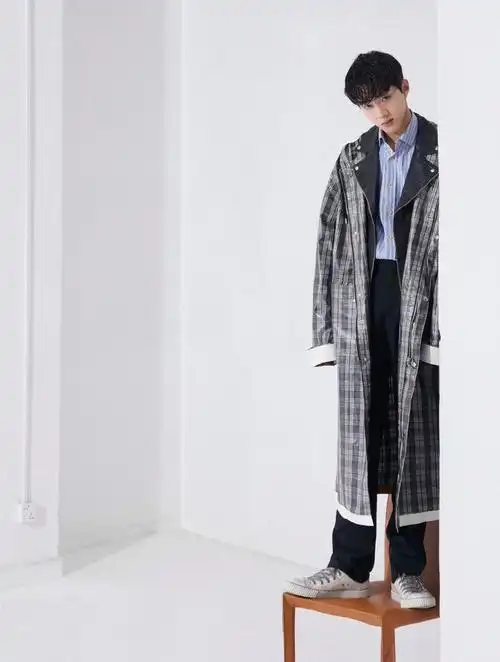 赖冠霖帅气有型写真图片