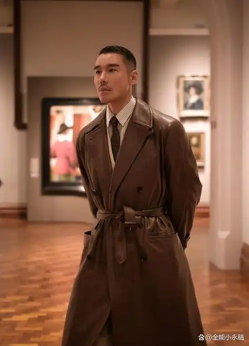 胡兵伦敦时装周压轴外国女子疯狂围观唯一被邀请中国明星