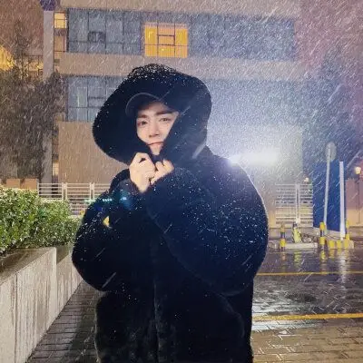 肖战头像图源微博:兔兔爱吃窝边猫