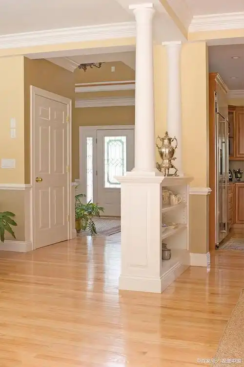 西墙玄关正对入户门悬挂什么好?