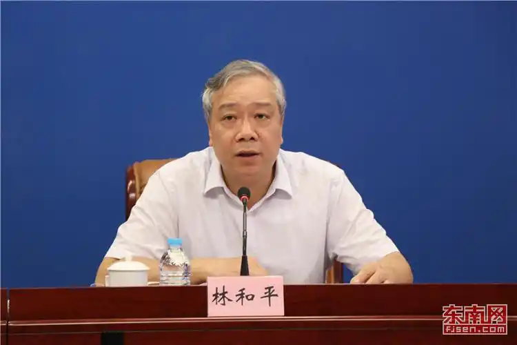 林和平介绍《实施意见》总体情况 (东南网实习生陈舒怡摄)