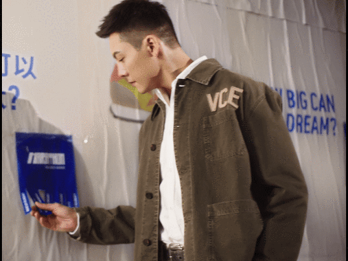 陈伟霆飞行夹克造型