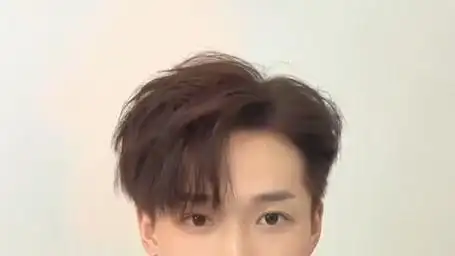 漫画感侧分三七发型,又帅又简单