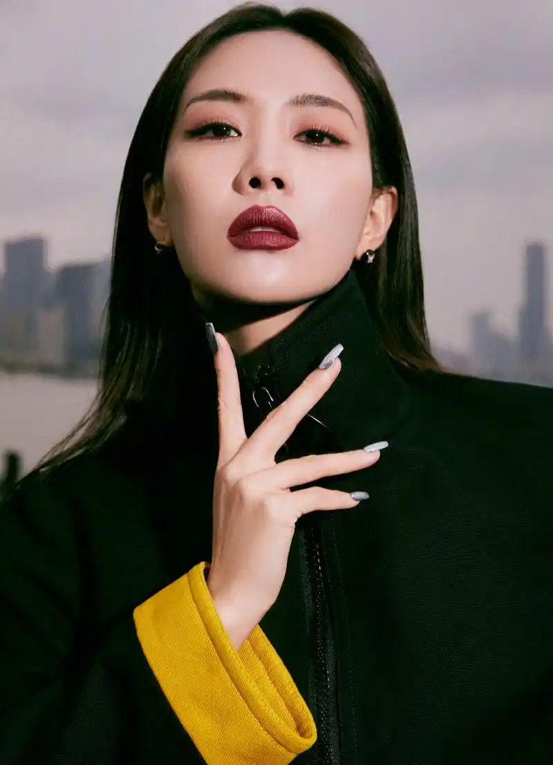 王霏霏写真,时髦靓丽,又美又飒